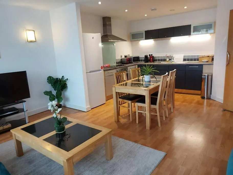 Large 2 Bed, 2 Bath, Free Parking & Wifi Appartement Sheffield