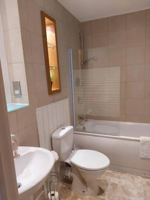Large 2 Bed, 2 Bath, Free Parking & Wifi Appartement Sheffield