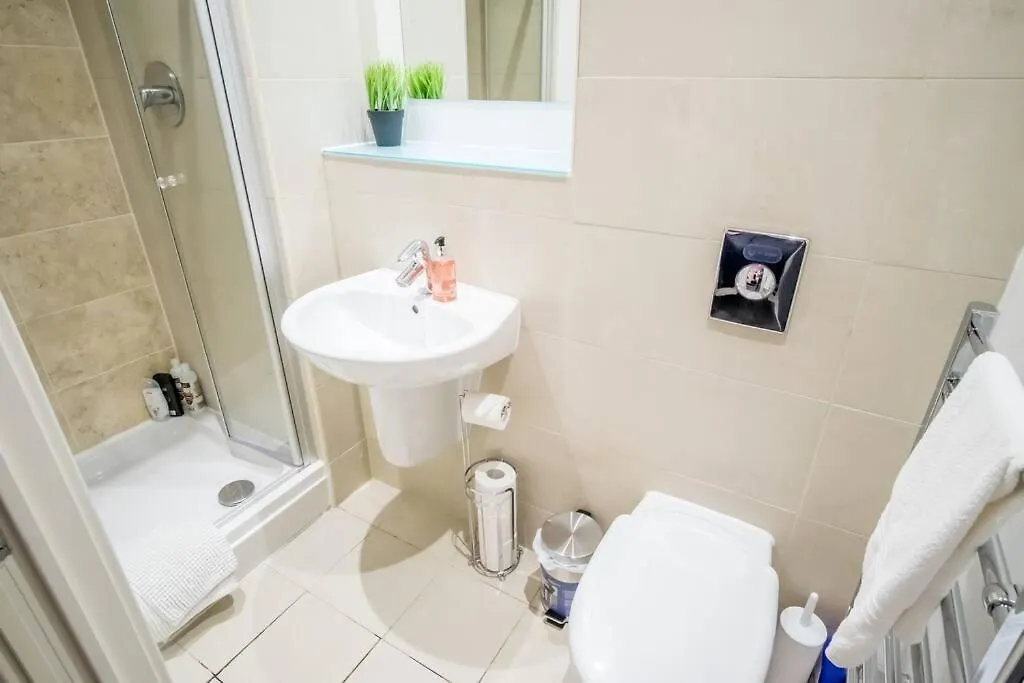 Large 2 Bed, 2 Bath, Free Parking & Wifi Appartement Sheffield 0*,