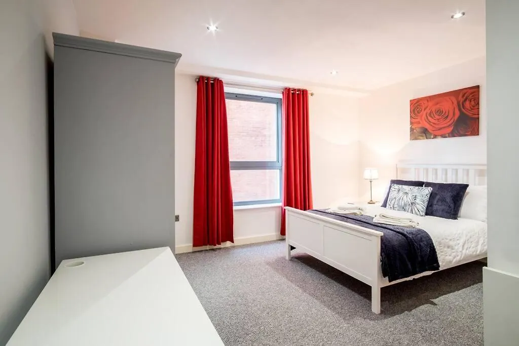 Large 2 Bed, 2 Bath, Free Parking & Wifi Appartement Sheffield