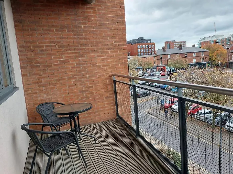 Large 2 Bed, 2 Bath, Free Parking & Wifi Appartement Sheffield