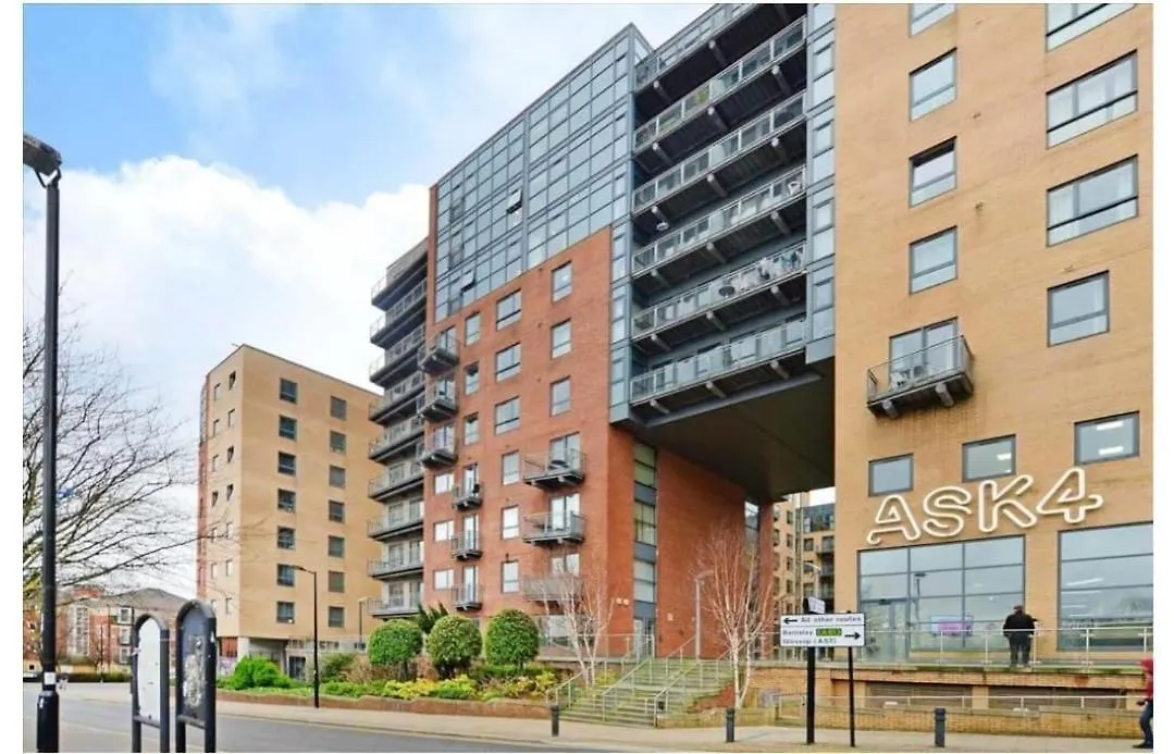 Large 2 Bed, 2 Bath, Free Parking & Wifi Appartement Sheffield